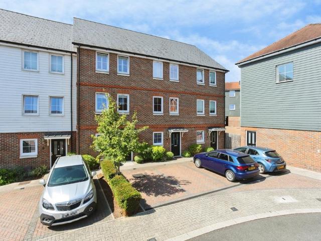 House for sale in The Butts, Kent