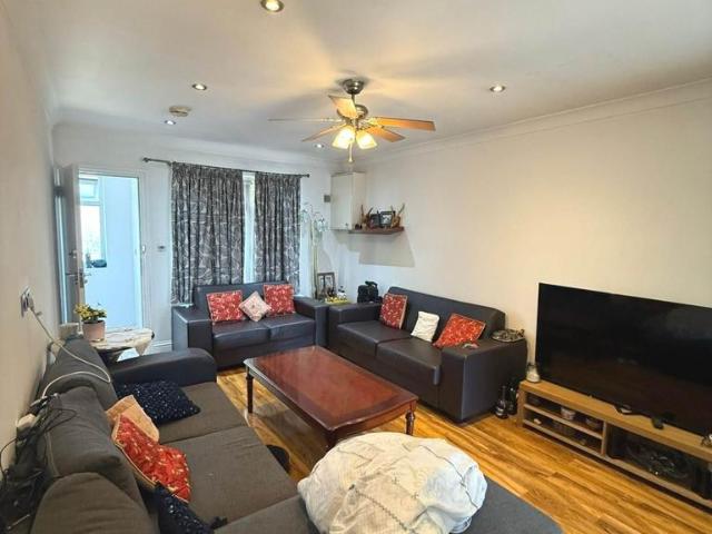 House for sale in Hayes, Greater London