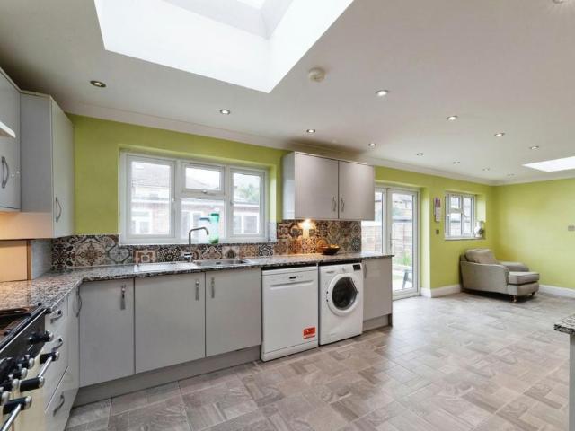 House for sale in Gants Hill, Greater London