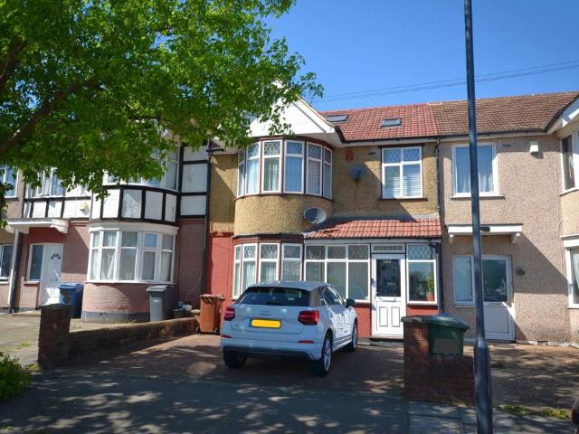 House for sale in Kenton, Greater London
