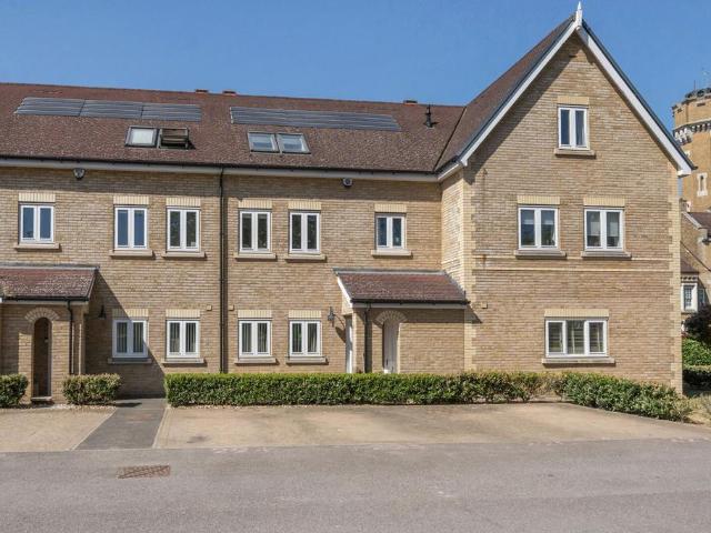 House for sale in Stone, Monks Orchard