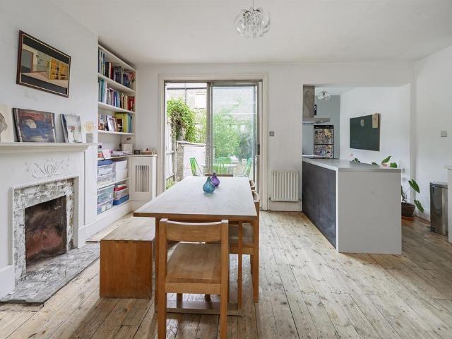 House for sale in North Kensington, Greater London