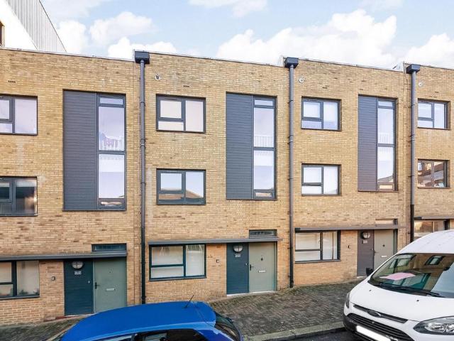 House for sale in London Borough of Lewisham, Forest Hill