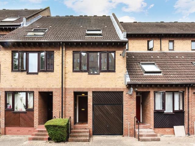 House for sale in London Yard, Isle Of Dogs