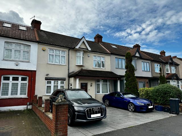 House for sale in Gants Hill, Greater London