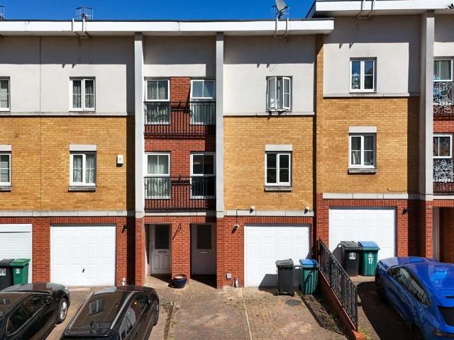House for sale in Holywell Estate, North Watford