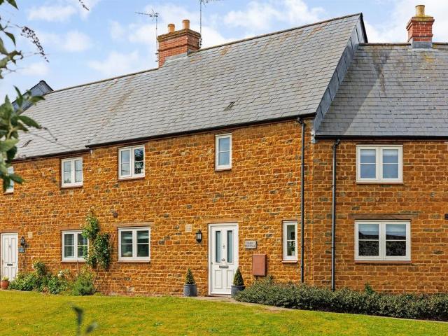 House for sale in Moreton Pinkney, Northamptonshire