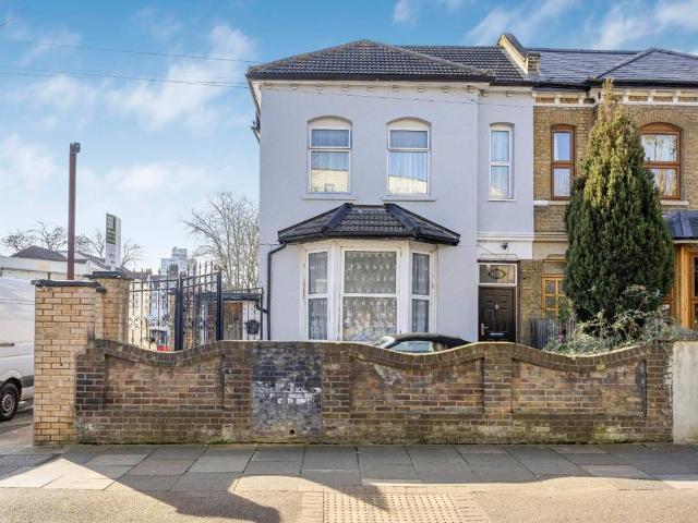 House for sale in Forest Gate, Greater London
