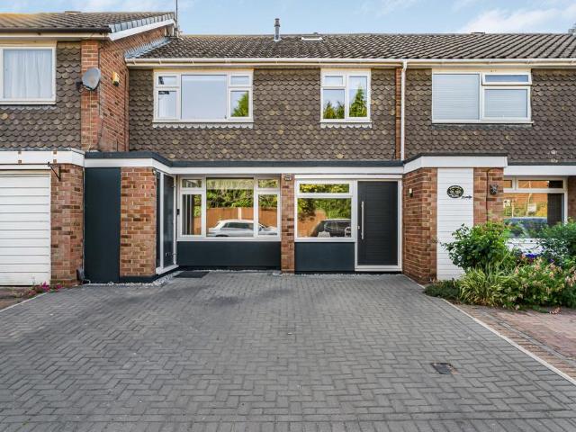 House for sale in Hatching Green, Five Acres