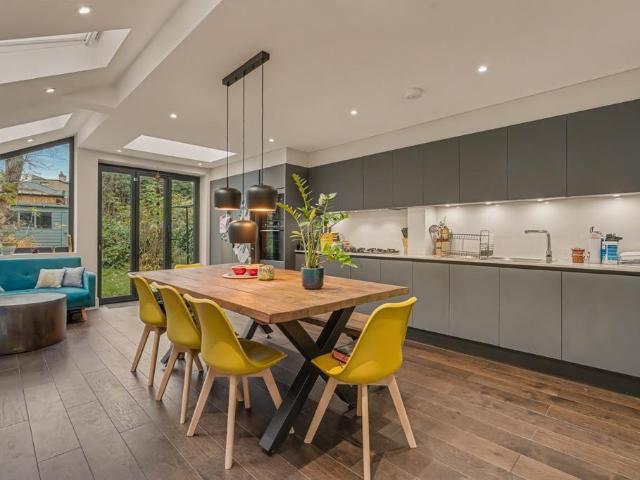 House for sale in Harlesden, Greater London