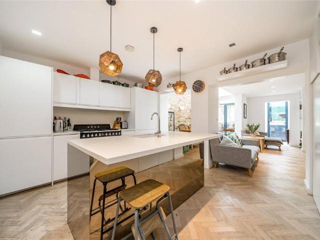 House for sale in Old Ford, Greater London