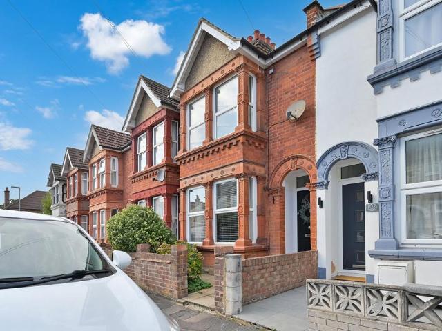 House for sale in Holywell Estate, Watford