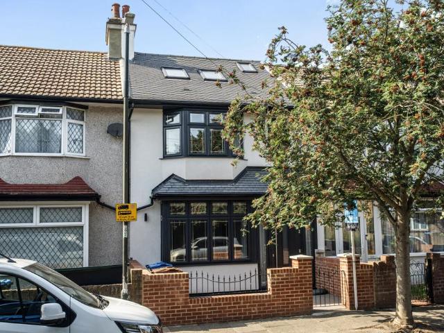 House for sale in London Borough of Merton, Mitcham
