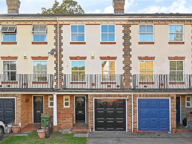 House for sale in London Borough of Bromley, Greater London