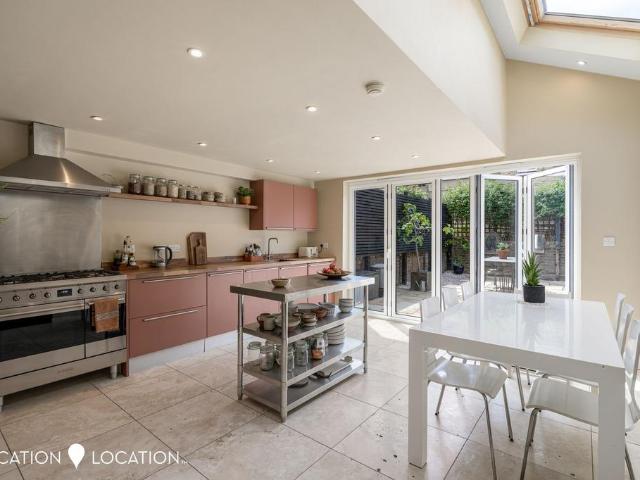 House for sale in Stoke Newington, Greater London
