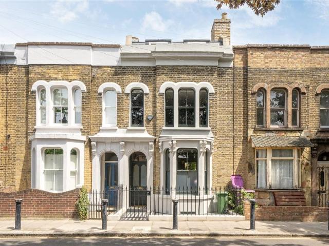 House for sale in Old Ford, Mile End
