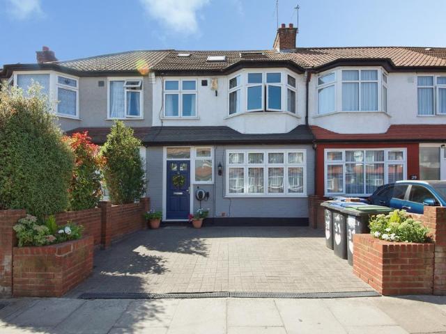 House for sale in Ponders End, Greater London