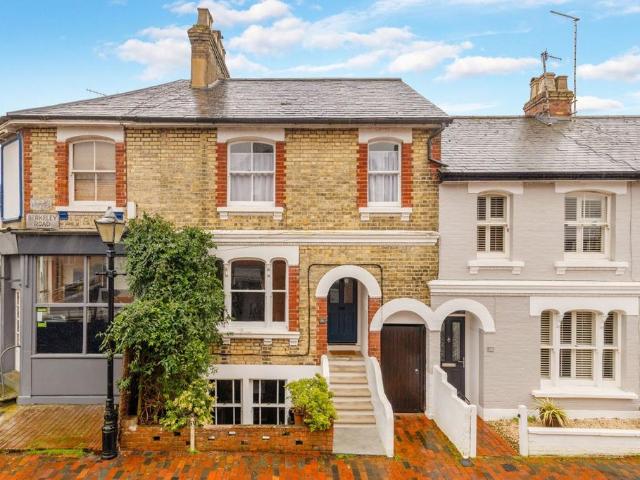 House for sale in Broadwater Down, Sandown Park