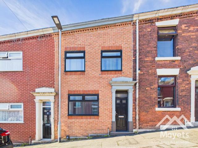 House for sale in Four Lane Ends, Blackburn