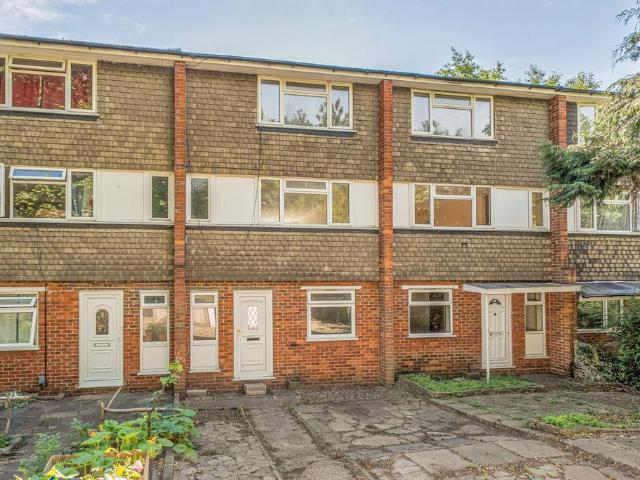 House for sale in Rosehill, Greater London