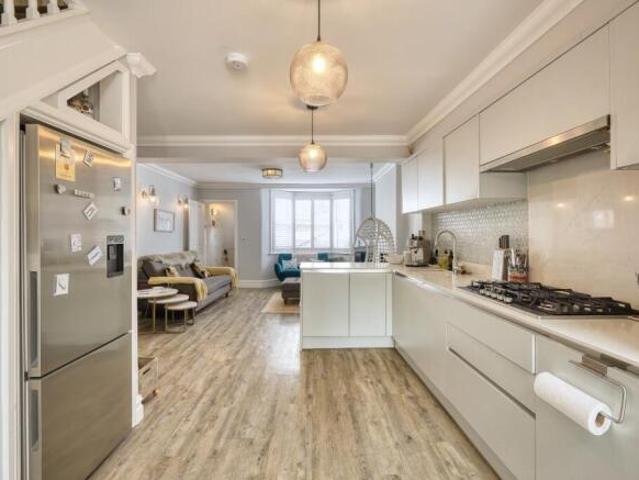 Cottage for sale in Upton, Acol