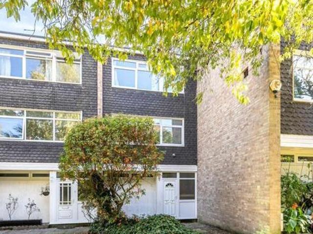 House for sale in Ascot
