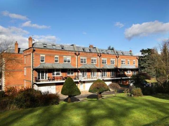 House for sale in Ascot