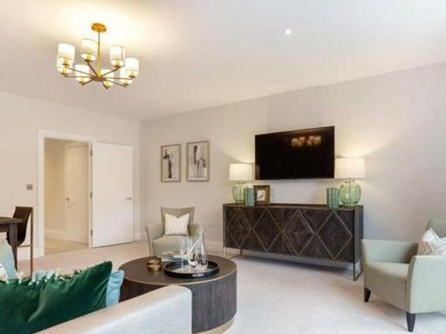House for sale in Ascot