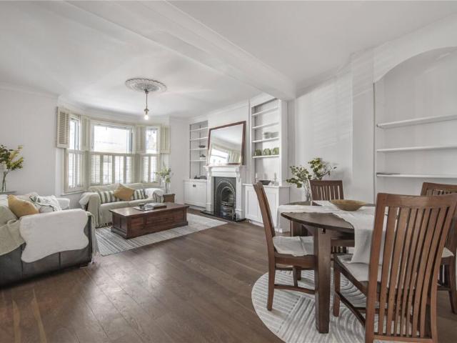 Cottage for sale in Fulham, Hammersmith And Fulham