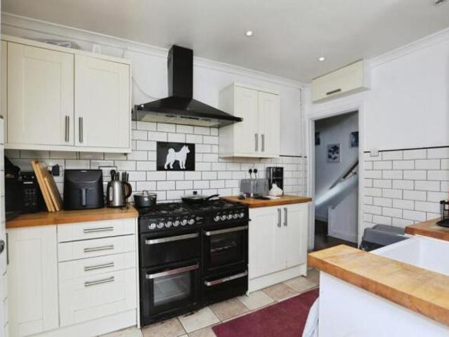 Cottage for sale in Grove Park, Swale