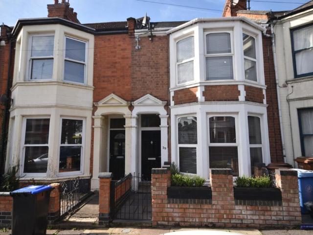 Cottage for sale in Northampton, Northamptonshire