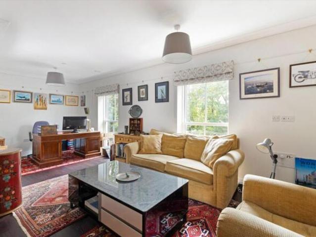Cottage for sale in Twickenham, Greater London