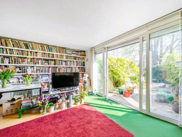 Cottage for sale in Belsize Park, Primrose Hill