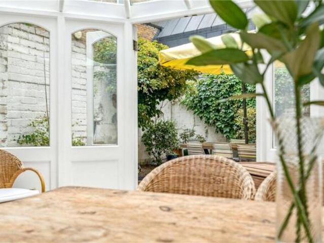 Cottage for sale in Cat Hill