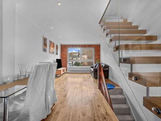 Cottage for sale in Isle Of Dogs, Greater London