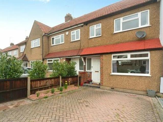House for sale in Chessington
