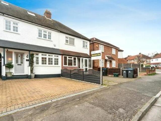 House for sale in Chessington