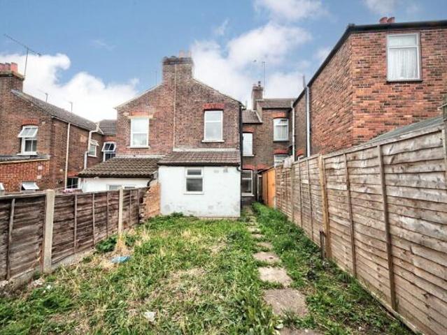 Cottage for sale in Spring Park, Luton