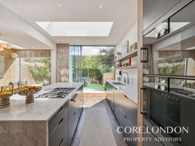 Cottage for sale in Chiswick, Greater London