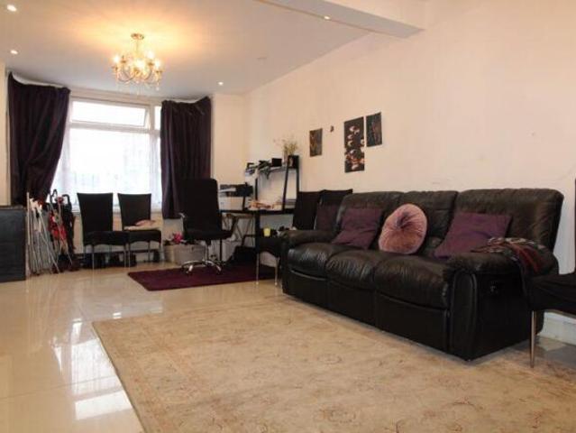 Cottage for sale in Spring Park, Luton