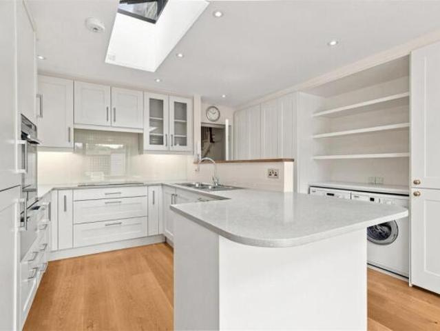 Cottage for sale in Cat Hill, England