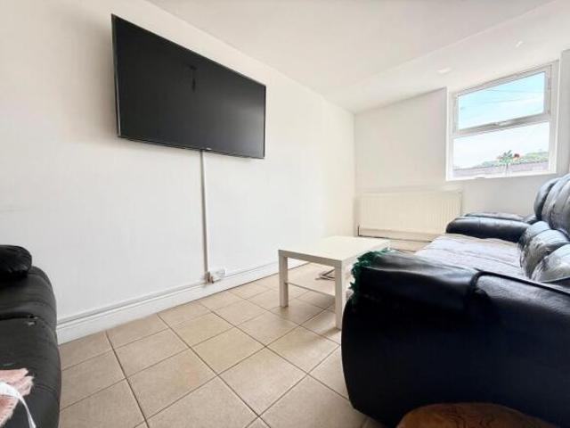 Cottage for sale in Spring Park, Luton