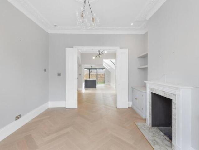 Cottage for sale in Cat Hill
