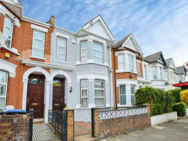 Cottage for sale in Cat Hill