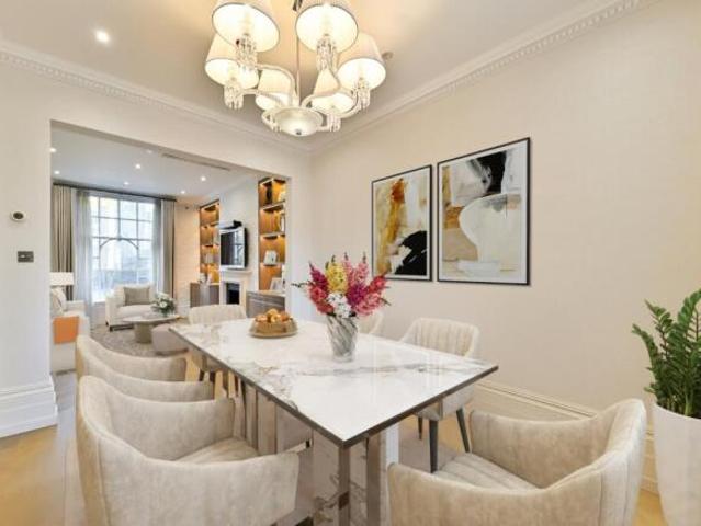 Cottage for sale in Chelsea, Greater London