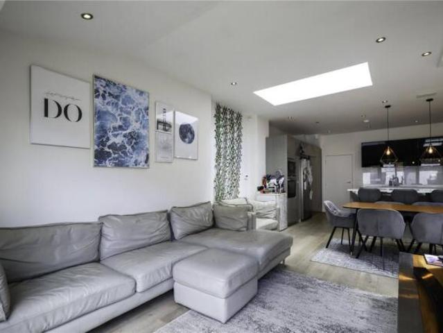 Cottage for sale in Cat Hill