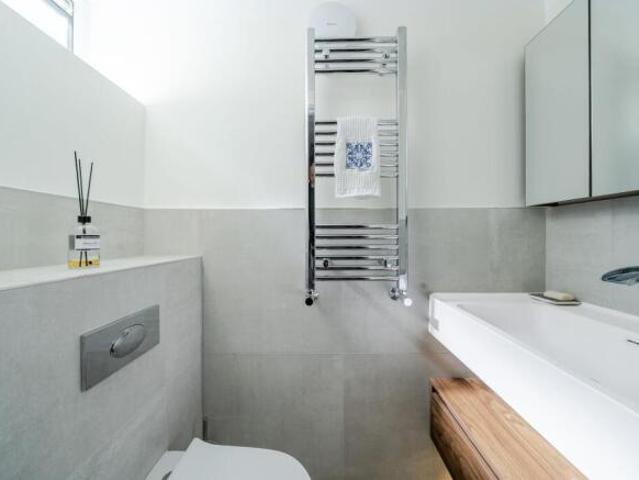Cottage for sale in Cat Hill