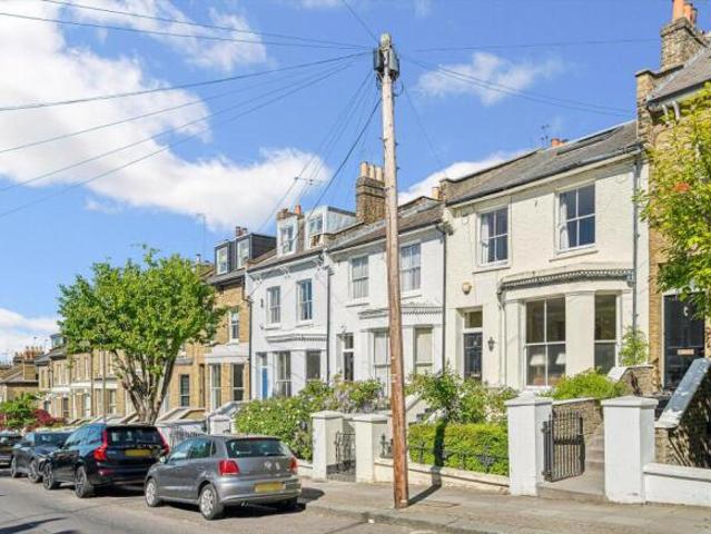 Cottage for sale in Cat Hill