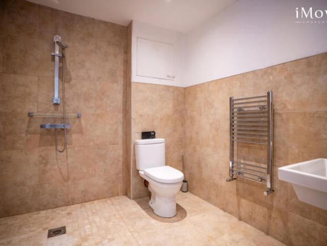 Cottage for sale in Cat Hill