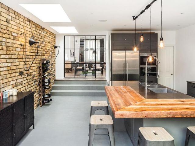 Terraced House for sale in Fulham